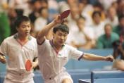 25届奥运会男子乒乓球双打冠军--王涛／吕林