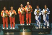26届奥运会女子乒乓球双打冠军--邓亚萍／乔红