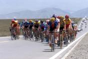 首届环青海湖国际公路自行车赛第二赛段结束