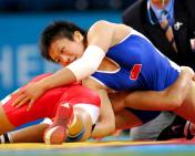 雅典奥运会女子自由式摔跤 王旭夺得冠军