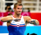 雅典奥运会男子体操单杠决赛 观众“对战”裁判