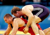 雅典奥运会男子古典式摔跤120公斤级决赛 俄罗斯选手夺得金牌