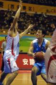 CBA篮球联赛第3轮  陕西110比121负北京