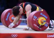 奥运会举重男子62公斤级决赛 中国选手张杰冲金失利