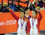奥运会场地自行车女团争先赛 中国队被判犯规得银牌