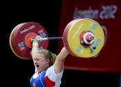 伦敦奥运会女子举重75公斤以上级 俄罗斯选手抓举破世界纪录