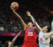 奥运女篮小组赛 中国66比114大比分负于美国