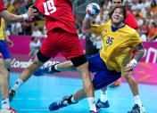 奥运会男子手球半决赛 瑞典队战胜匈牙利队进决赛