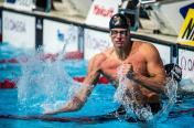 游泳世锦赛男50自决赛 巴西选手小西埃洛夺金