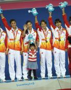 十二运会女曲颁奖仪式花絮 唐春玲带着女儿一起领奖