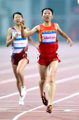 东亚运动会田径赛场  中国选手李珍珠获得女子3000米障碍赛冠军