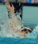 第六届东亚运动会游泳比赛拉开帷幕