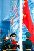 中国代表团举行升旗仪式