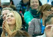 俄罗斯网球名将莎拉波娃观看花样滑冰比赛