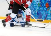 索契冬奥会女子冰球A组 加拿大队3比0胜芬兰队