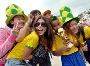 世界杯开赛在即 各国球迷造势
