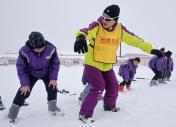 中国体育图片专题——体育课开到滑雪场