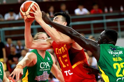 中国男篮备战里约奥运首场热身赛