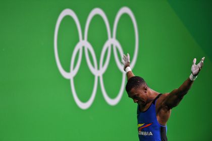 里约奥运会男子举重62公斤级比赛  哥伦比亚选手摘金