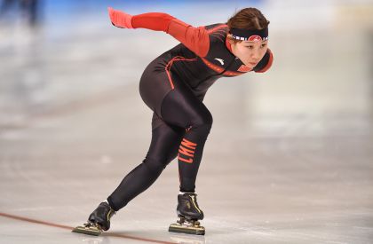 亚冬会速度滑冰比赛即将开始 中国速滑队赛前训练