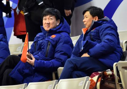 札幌亚冬会中国体育代表团团长高志丹观看短道速滑比赛