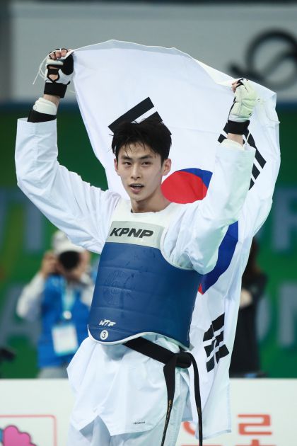 韩国选手夺得茂朱跆拳道世锦赛男子54公斤级冠军