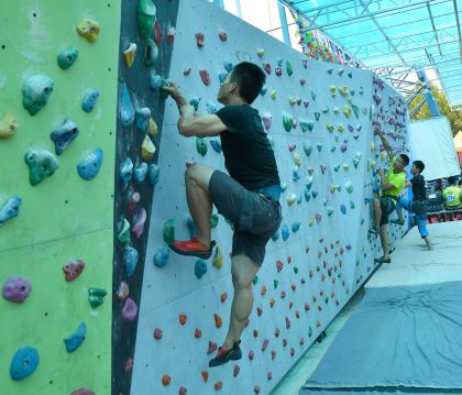 第十三届全运会群众项目比赛攀岩入围赛在泰安进行