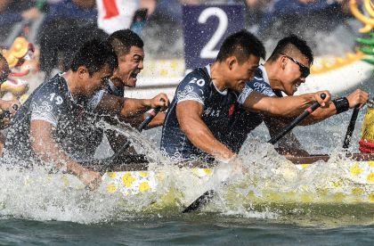 第十三届全运会群众比赛龙舟项目 广东队获男子22人200米直道冠军