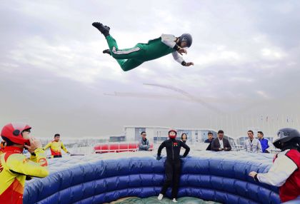 国际航联世界飞行者大会飞行表演在武汉进入最后一天
