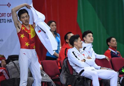 蹦床世锦赛男子个人预赛 中国队三名选手优势明显