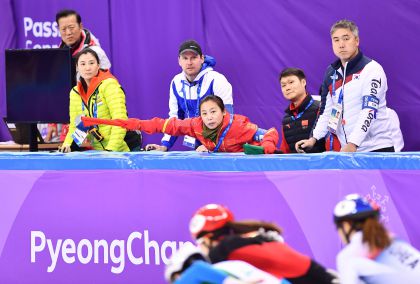 平昌冬奥会短道速滑女子500米资格赛  中国选手范可新曲春雨进入半决赛