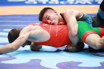 摔跤世锦赛男子72公斤级古典跤 中国选手张虎军复活赛胜对手