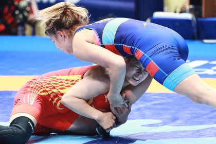 世界摔跤锦标赛女子62公斤级复活赛 罗晓娟不敌罗马尼亚选手