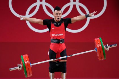 东京奥运会举重男子67公斤级 哥、意选手分获银、铜牌