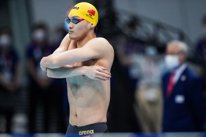 东京奥运会游泳男子100米仰泳半决赛 徐嘉余成功晋级