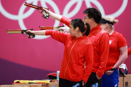 东京奥运会射击混合团体10米气手枪资格赛 庞伟/姜冉馨晋级金牌赛
