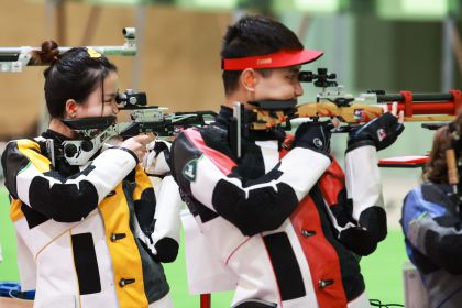 东京奥运会混合团体10米气步枪预赛  中国组合杨倩/杨皓然晋级