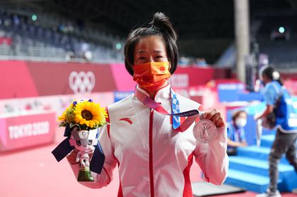 孙亚楠获东京奥运会摔跤女子自由式50公斤级银牌