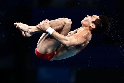 东京奥运会跳水男子单人10米台决赛 曹缘夺金杨健摘银