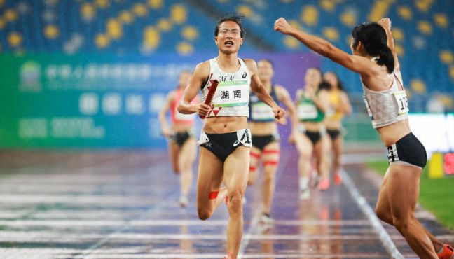 湖南省队夺十四运会田径女子4×400米接力冠军
