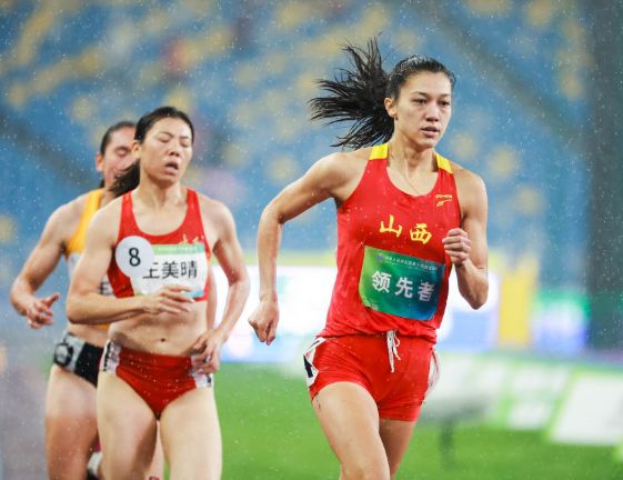 郑妮娜力夺十四运会田径女子七项全能冠军