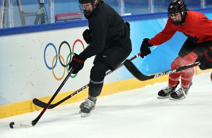 北京冬奥会开幕临近 加拿大女子冰球队训练备战