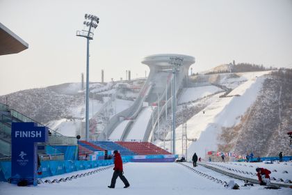 参加北京冬奥会冬季两项比赛选手训练备战