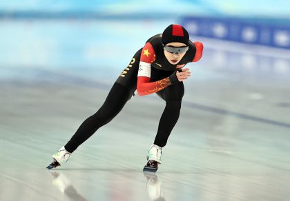 阿合娜尔/韩梅出战速度滑冰女子3000米