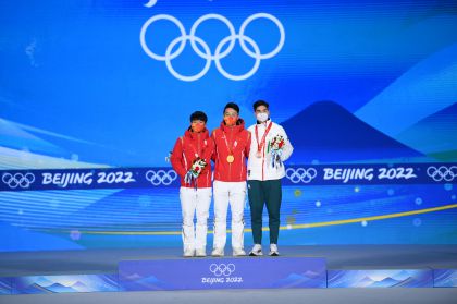 北京冬奥会短道速滑男子1000米颁奖仪式