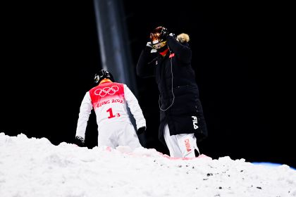 中国队获冬奥会自由式滑雪空中技巧混团银牌