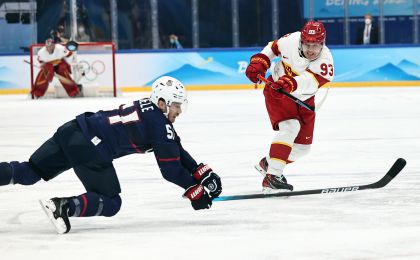 北京冬奥会男子冰球A组 中国队0比8负于美国队