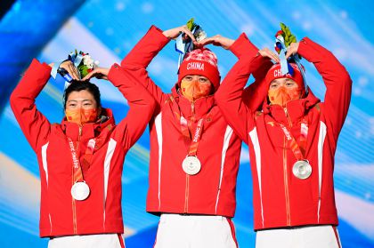 北京冬奥会自由式滑雪空中技巧混团颁奖仪式