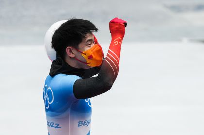 北京冬奥会男子钢架雪车赛 闫文港收获铜牌创造历史