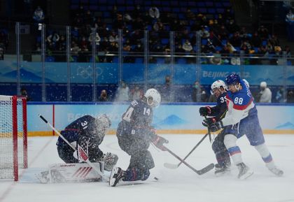 北京冬奥会男子冰球1/4决赛 美国2比3不敌斯洛伐克